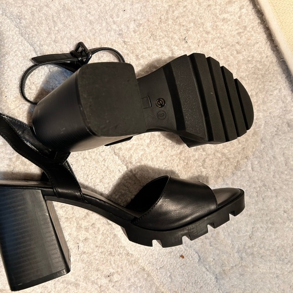 Worthington Heels - Picture 2 of 4